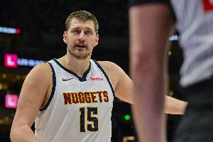 影响力独一档！约基奇砍31+20+12+用技犯改变判罚尺度！