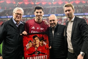 有情有义！勒沃库森在与阿森纳的比赛前，为哈弗茨准备了欢迎仪式