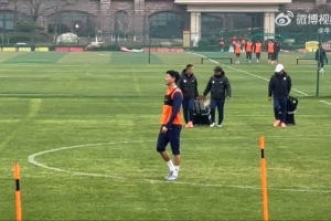 记者：高准翼参加泰山赛前训练，没有佩戴护具