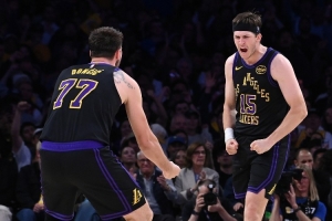 和里夫斯的关系？东契奇调侃：有时候很美妙 有时候则不是