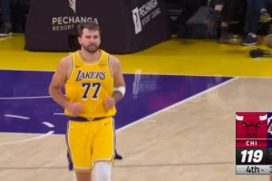 炸裂输出！东契奇三分再中 轰下49分已追平个人赛季新高