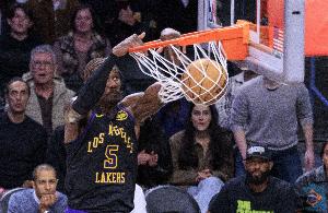 6前板化身统治者！艾顿半场10投8中 拿下16分8篮板&正负值+12