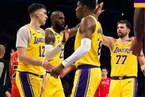 水银泻地！本场湖人全队轰下142分 创赛季第二高分