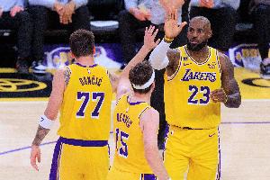 詹姆斯：我能适应球队的任何需求 我努力帮助抢篮板 打得更积极