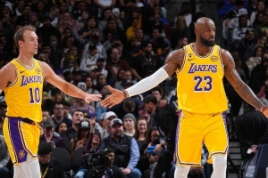 詹姆斯：每场比赛都很重要 你可以为季后赛打造习惯和化学反应