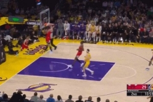 小伙子路走宽了！河村勇辉反击空篮不上 打板助飞布泽利斯暴扣！