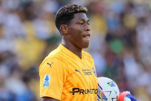 是个狠人！帕尔马主帅：铃木彩艳当时手指37处骨折仍坚持了10分钟