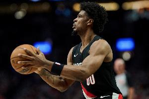 神准！亨德森过去3场场均23.3分 三分命中率59.1%&总正负值+38