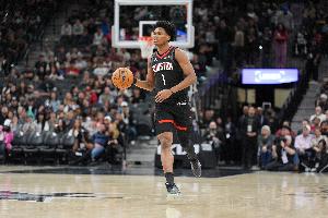 场均17.7分7.6板！阿门谈心态：打得更有侵略性 不勉强出手