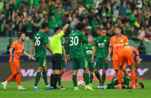 自2017年以来，泰山中超主场对阵国安保持六场不败且零失球