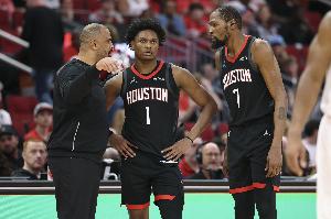 阿门谈更衣室复盘：我们的执行力并不出色 是靠防守赢下的比赛