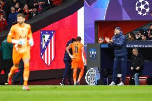 迪尼谈金斯基、约恩森：足球非温情脉脉的运动，不能随意更换门将