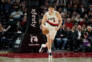 上了又好像没上！杨瀚森最后时刻登场48秒 各项数据挂蛋&正负值-3