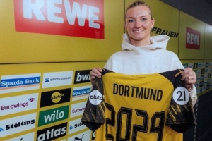 官方：多特蒙德女足签下德国女足名将波普，签约至2029年