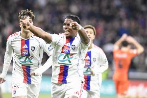 佩蒂特：恩德里克想进球改变比赛，他在进攻端敢于尝试不该被批评