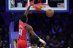 我也是华子！76人前锋贾斯汀·爱德华兹13中9砍19分3抢断2盖帽