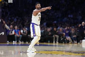 填满数据栏！斯玛特半场6投4中&三分5中3 得到11分1板1助1断1帽