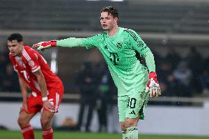 记者：若乌尔比希未能及时复出，拜仁欧冠或用19岁和16岁年轻门将