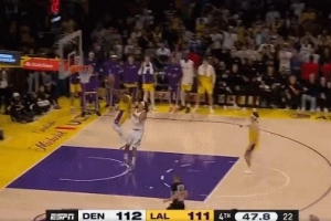 稳准狠！斯玛特抢断戈登一条龙上篮反超打停掘金