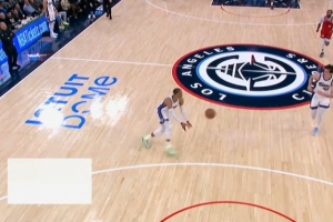 不贪功！威少面对空篮送妙传 雷诺接球起飞双手暴扣&10中10