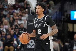 米奇：哈珀目前的状态为每日观察 他右腿肌肉挫伤&没有长期隐患