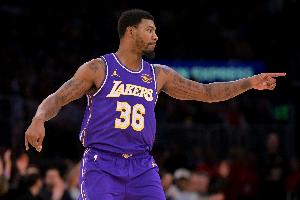 变身3D？斯马特成队史第二位单场5+三分5+抢断  比肩科比