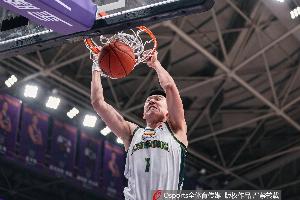 终结效率很高！付豪半场8中5拿到15分 罚球6中5&队内唯一得分上双