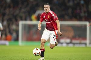 内维尔：乌加特可能离队 曼联需要后腰和一个卡里克类型的中场