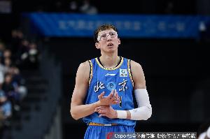 打外援一点不怵！周琦半场3中3拿8分6板 多次造到犯规6罚2中