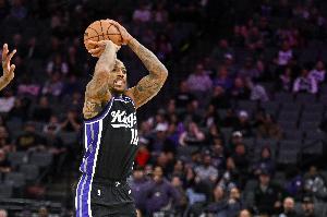 36岁220天！德罗赞超越哈登 成为历史单场40+10助最老球员