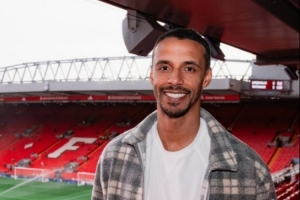 马蒂普回到安菲尔德现场观战，利物浦官推晒照：很高兴见到你！