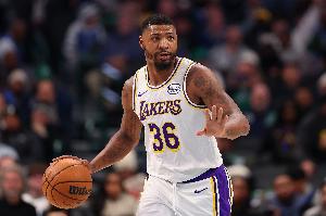 后天再战火箭 斯玛特：我们必须保持相同的求胜欲 必须先出拳