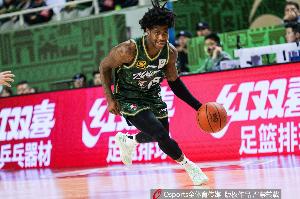 媒体人：北京仍在追逐戴维斯 也有备选方案 更倾向于欧洲联赛球员