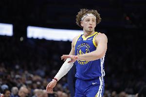 这敢给大合同啊？波杰姆斯基11中3拿10分4板3助1断 各种上头操作