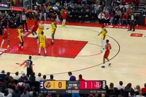 先声夺人！卡佩拉开场造杀伤&吃饼双手暴扣震慑艾顿