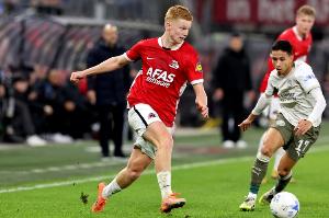 斯米特：我非常喜欢看巴萨的比赛，伊涅斯塔和梅西是我的两大偶像