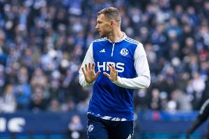 德国足协官方：上轮德乙联赛染红，沙尔克04前锋哲科被停赛2场