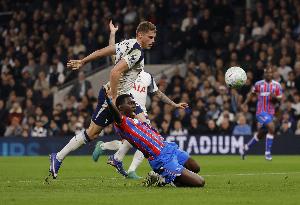 每体：范德芬非常适合巴萨，他速度快擅长踢高位防守体系