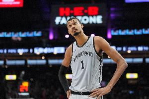 不过瘾~文班仅出战22分钟 14投7中砍下18+8+3&正负值+23