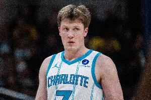 稳健！克尼佩尔23分钟14中8拿到22分 正负值+27