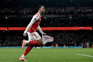 加布里埃尔上半场5次赢得对抗+3次抢断，均为队内最多