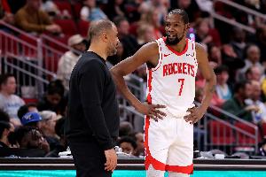 火箭本赛季打联盟前10球队8胜12负 净效率-3.2 失误率16.6%