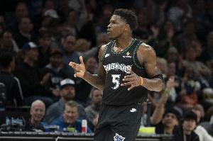 队记：华子伤势不严重 首要任务是让他完全康复为季后赛做好准备