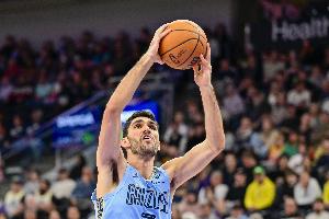 灰熊官方：阿尔达马成功接受右膝关节镜手术 将缺席本季剩余比赛