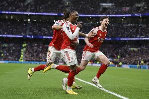 同赛季为阿森纳各项赛事均有进球，埃泽是沃尔科特后首位英格兰人