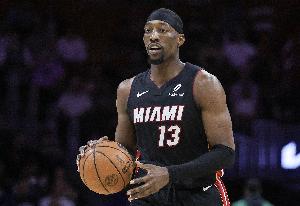 黄蜂解说员调侃：阿德巴约今天缺阵 可能是83分罚球罚得肩膀酸了