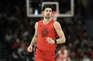 状态回归！阿夫迪亚半场10中7&8罚全中砍下23分7板2助！