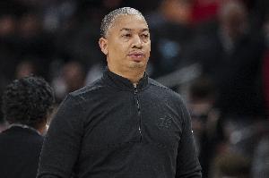 卢：我跟着比赛节奏安排伦纳德和加兰的出场时间 不去纠结其他