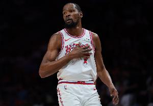 你末节就出手两次？杜兰特：篮球是团队运动 这并不值得讨论