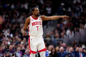 媒体人：杜兰特连续上下半场大起大落 又一个注定无法平静的一天